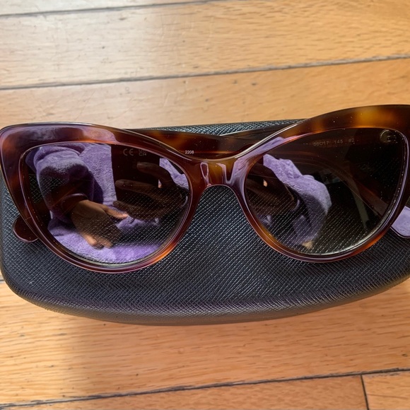 Salvatore Ferragamo Accessories - Salvatore Ferragamo Cat Eye Sunglassessses